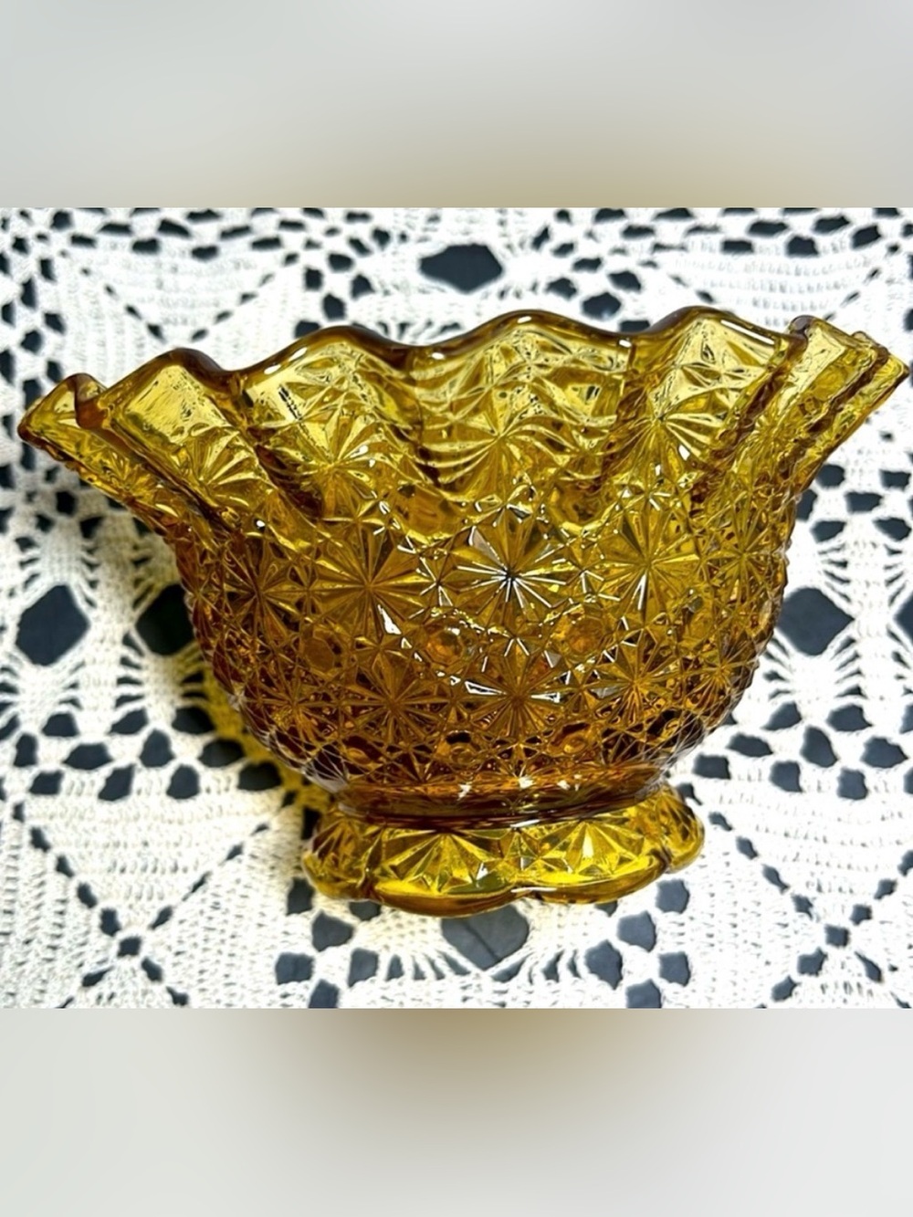 Vintage LE Smith Amber Daisy & Button Glass Bowl Ruffled Crimped Edge 1960s